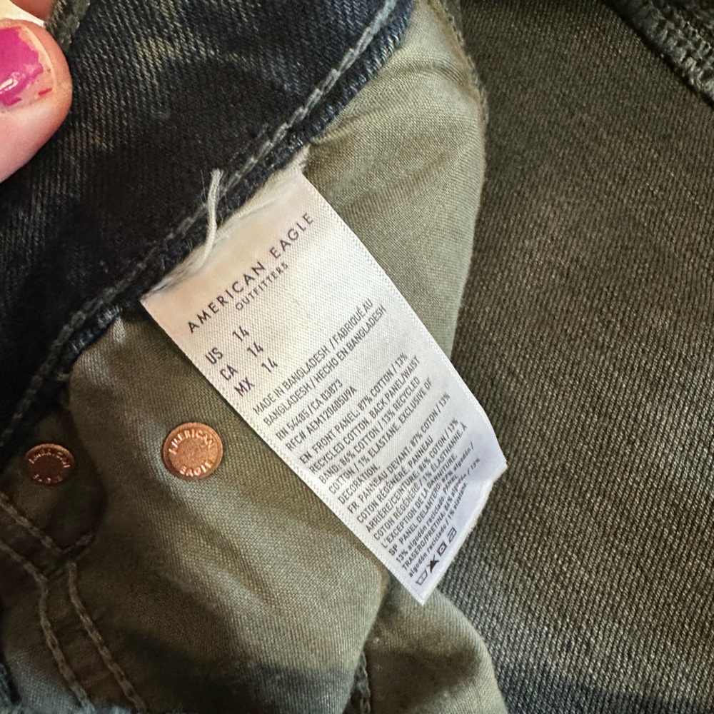 NEW American Eagle Strigid Relaxed Denim Shorts in Deep Indigo - Picture 4 of 8